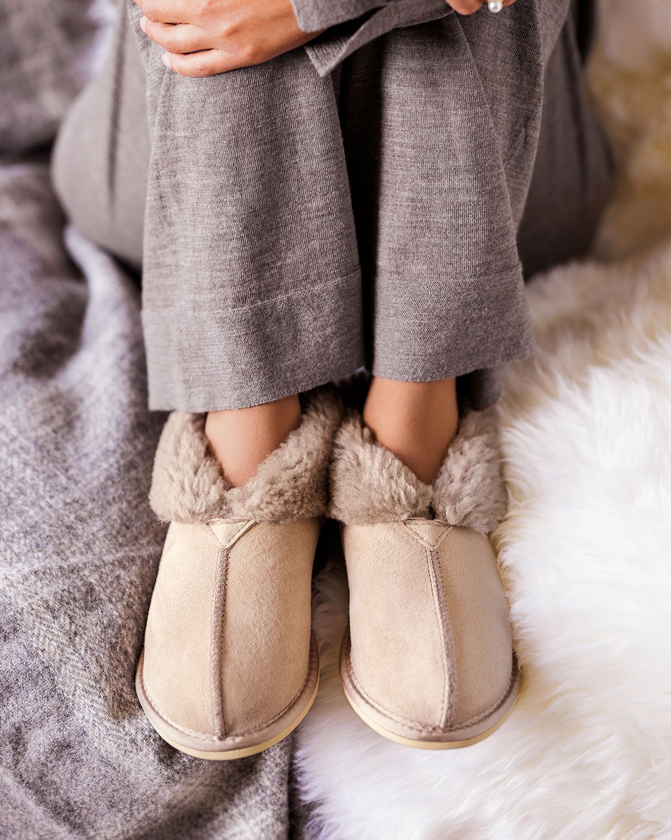 Celtic Co. Women s Shearling Bootee Slippers Size 11 Beige