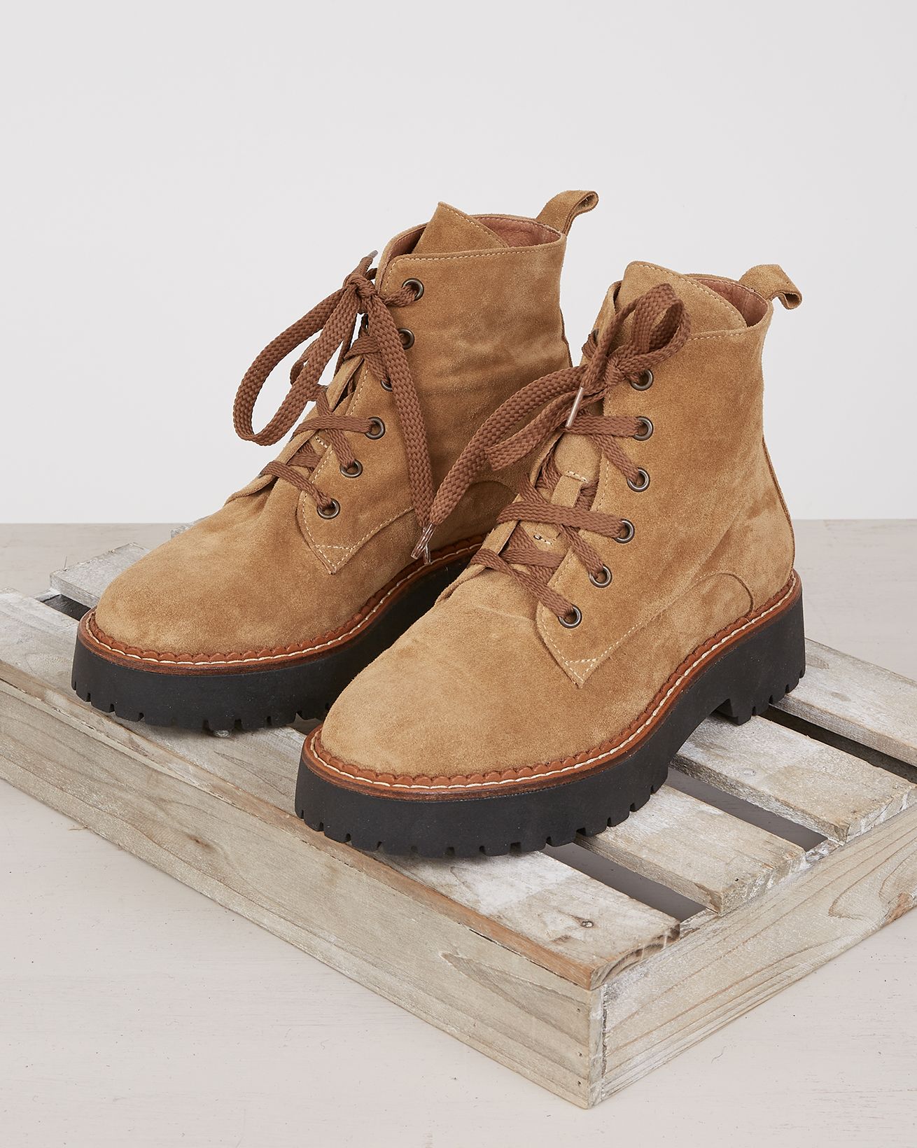 Suede Hiker Boot/ Sand / 37