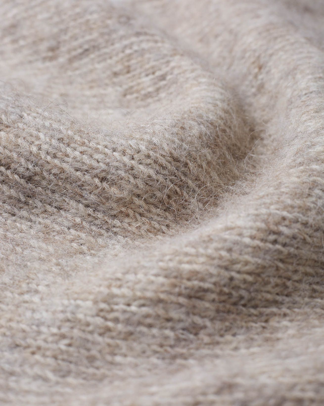 8006_alpaca-cotton-v-neck-jumper_undyed-taupe_detail-d_web.jpg