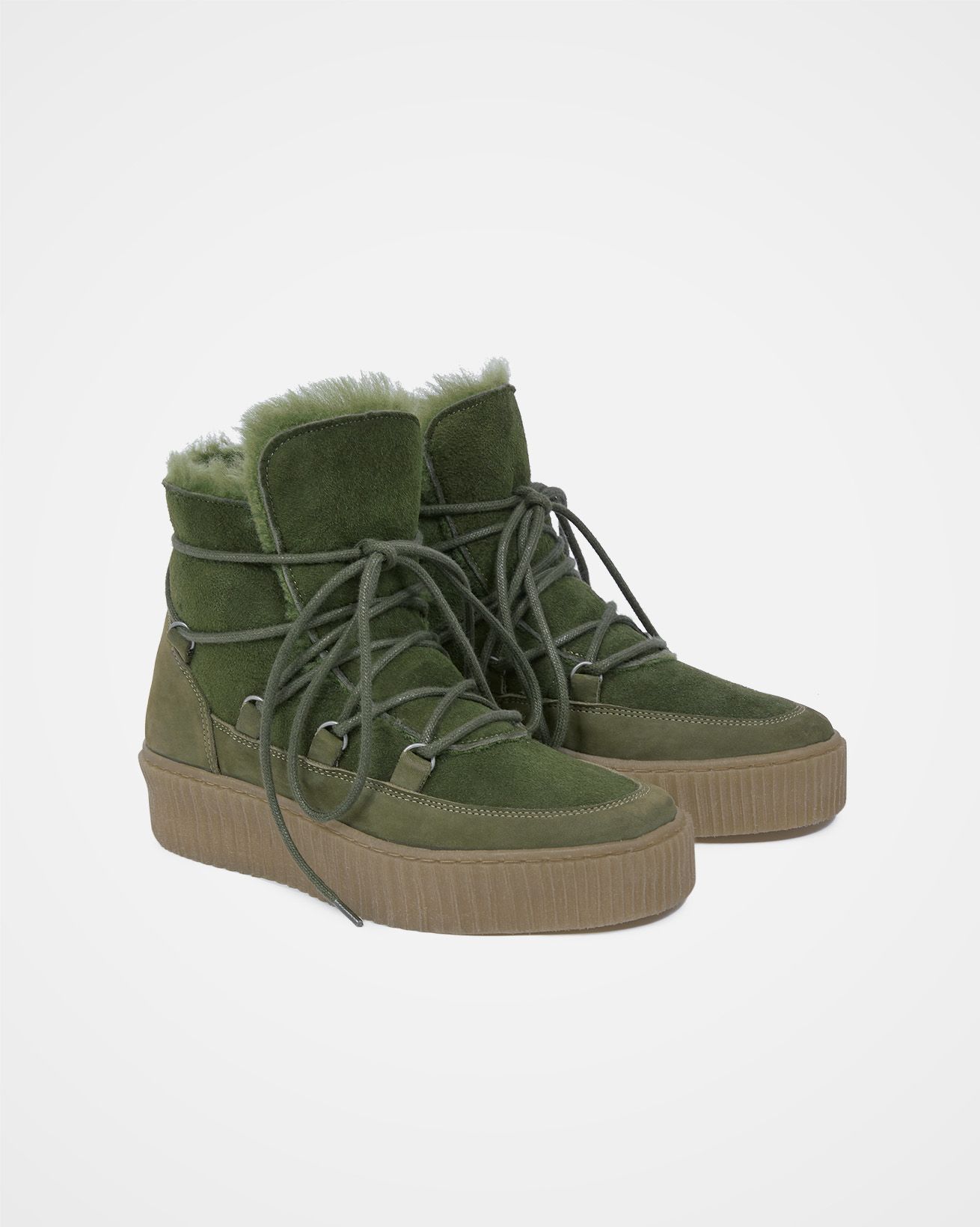 8328_sheepskin-alpine-trainer_olive_pair_web.jpg