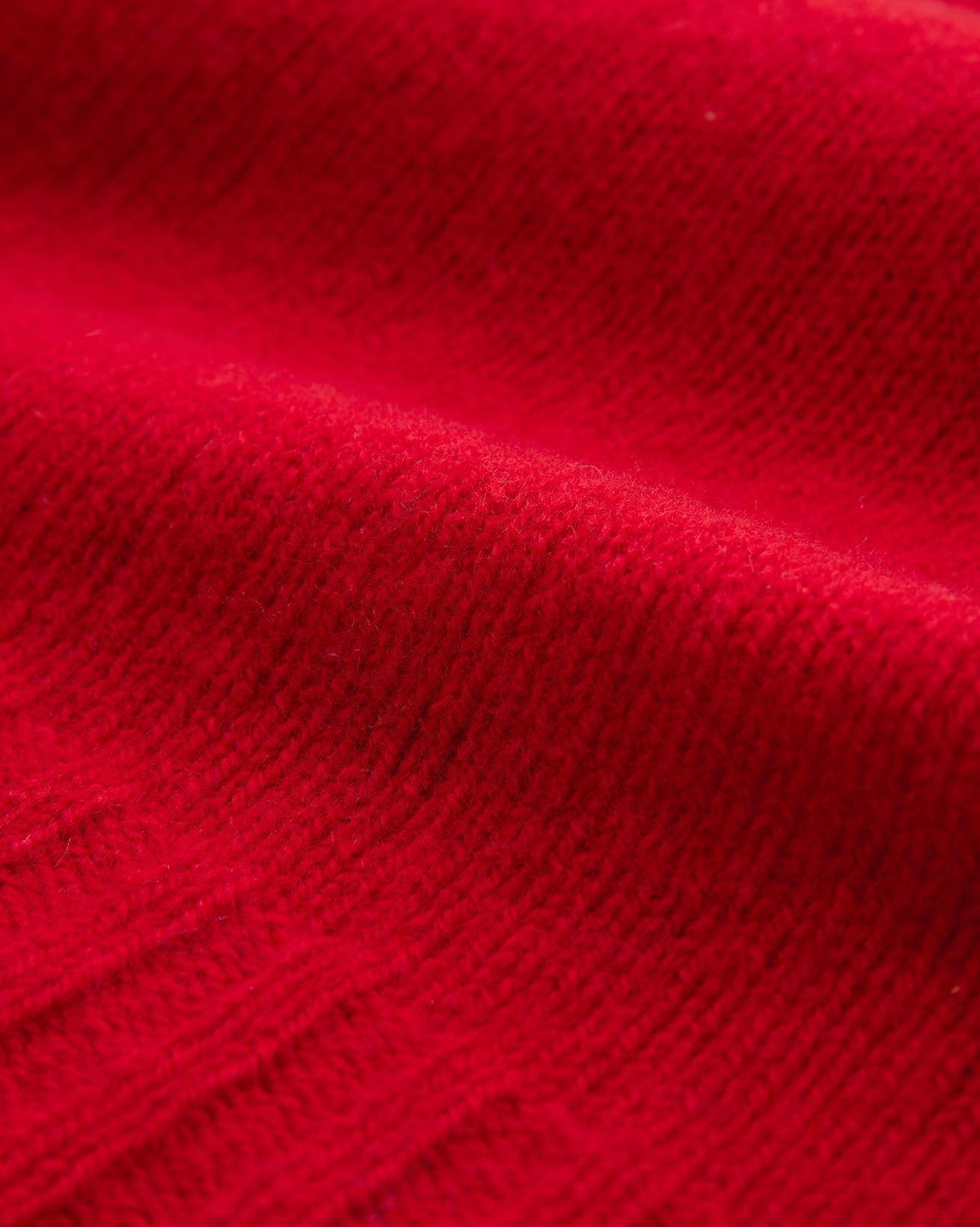 7986-7987-7988-8247-8254-8602-8609_supersoft_pillarbox-red_detail-1_web.jpg