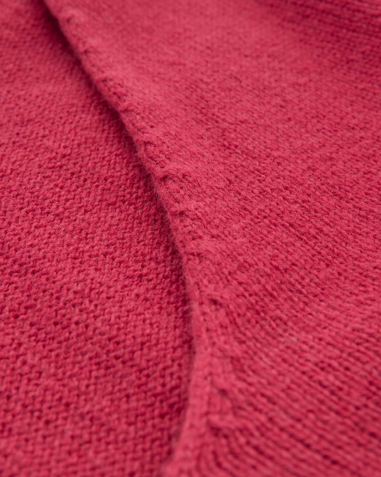 7931_Alpaca-Merino-Slouch-V-Neck-Jumper_Raspberry_Detail-2_WEB.jpg