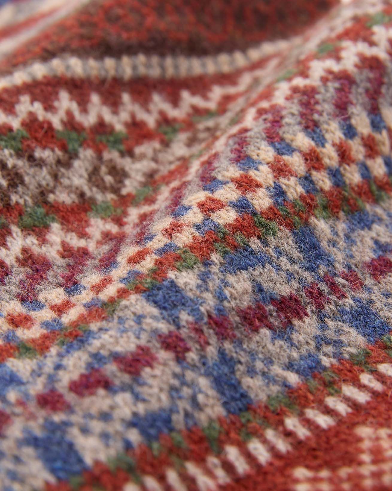 8048-8049-8050_Mens-Lambswool-Fair-Isle_Claret_Detail-2_WEB.jpg