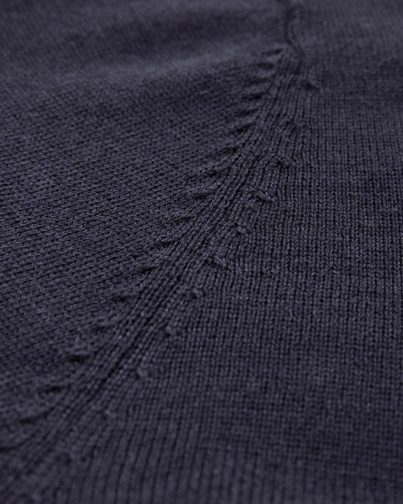 8496_Merino-Fine-Knit-Boat-Jumper_Dark-Navy_Detail-1_WEB.jpg