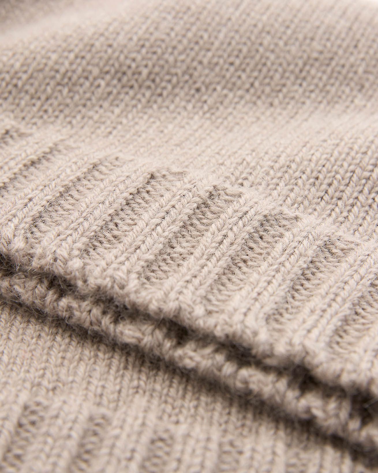 8601-8605-8613_Lambswool-Alpaca_Taupe_Detail-1_WEB.jpg