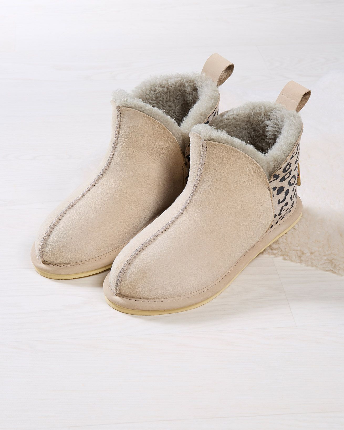 8639_Sheepskin-Slipper-Boot_Oatmeal-Leopard_LFS_WEB.jpg