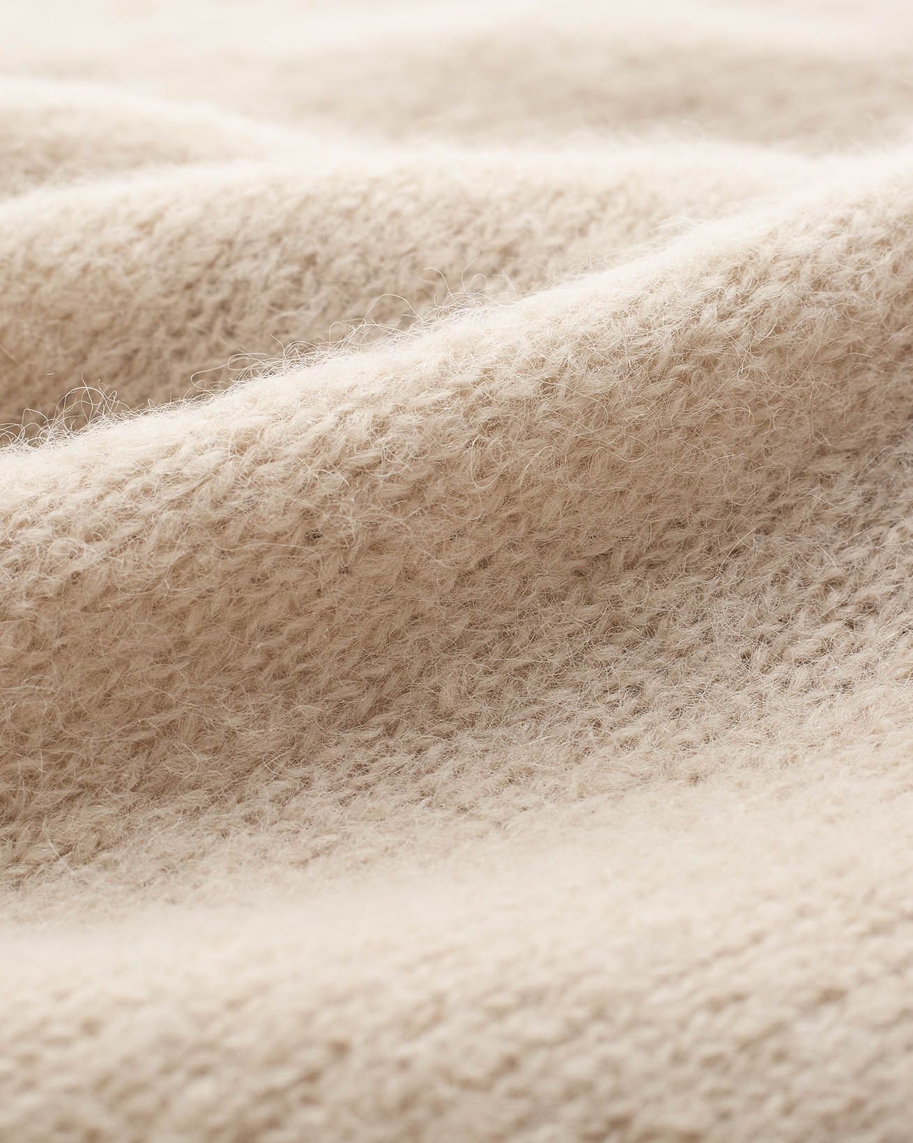 8564_Alpaca-Cotton-Slouch-Roll-Neck-Jumper_Oatmeal_Detail-2_WEB.jpg