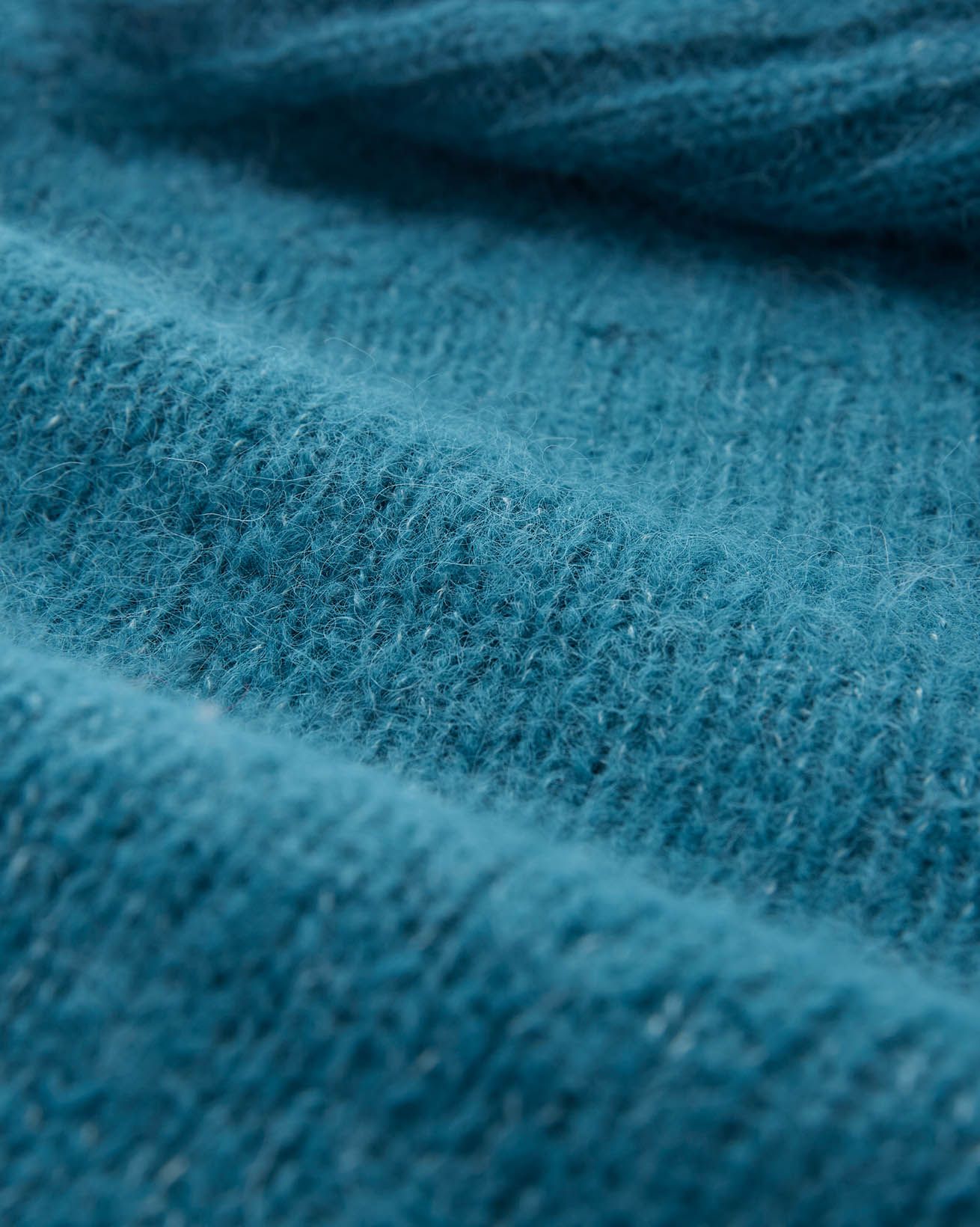 8564_Alpaca-Cotton-Slouch-Roll-Neck-Jumper_Deep-Icelandic-Blue_Detail-2_WEB.jpg