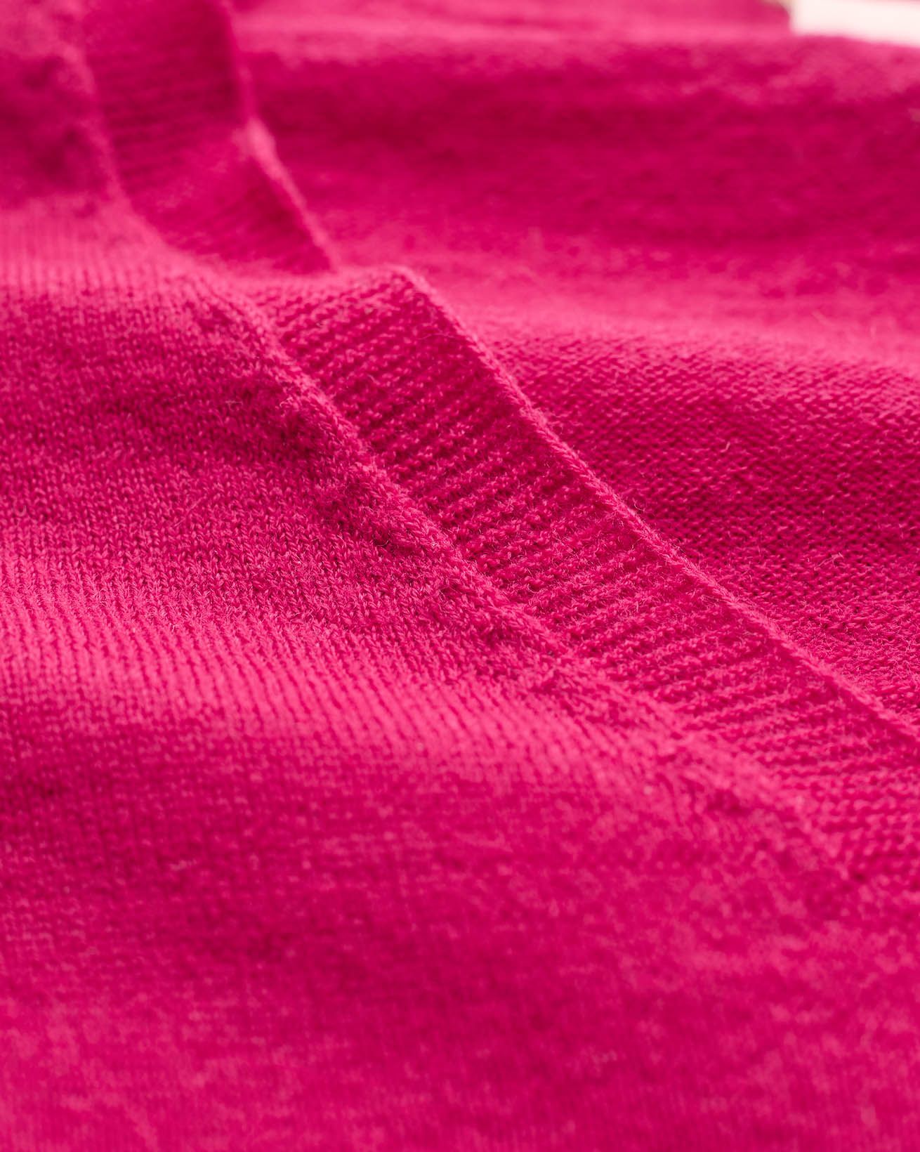 8406_Fine-Knit-Merino-V-Neck_Raspberry_Detail-1_WEB.jpg