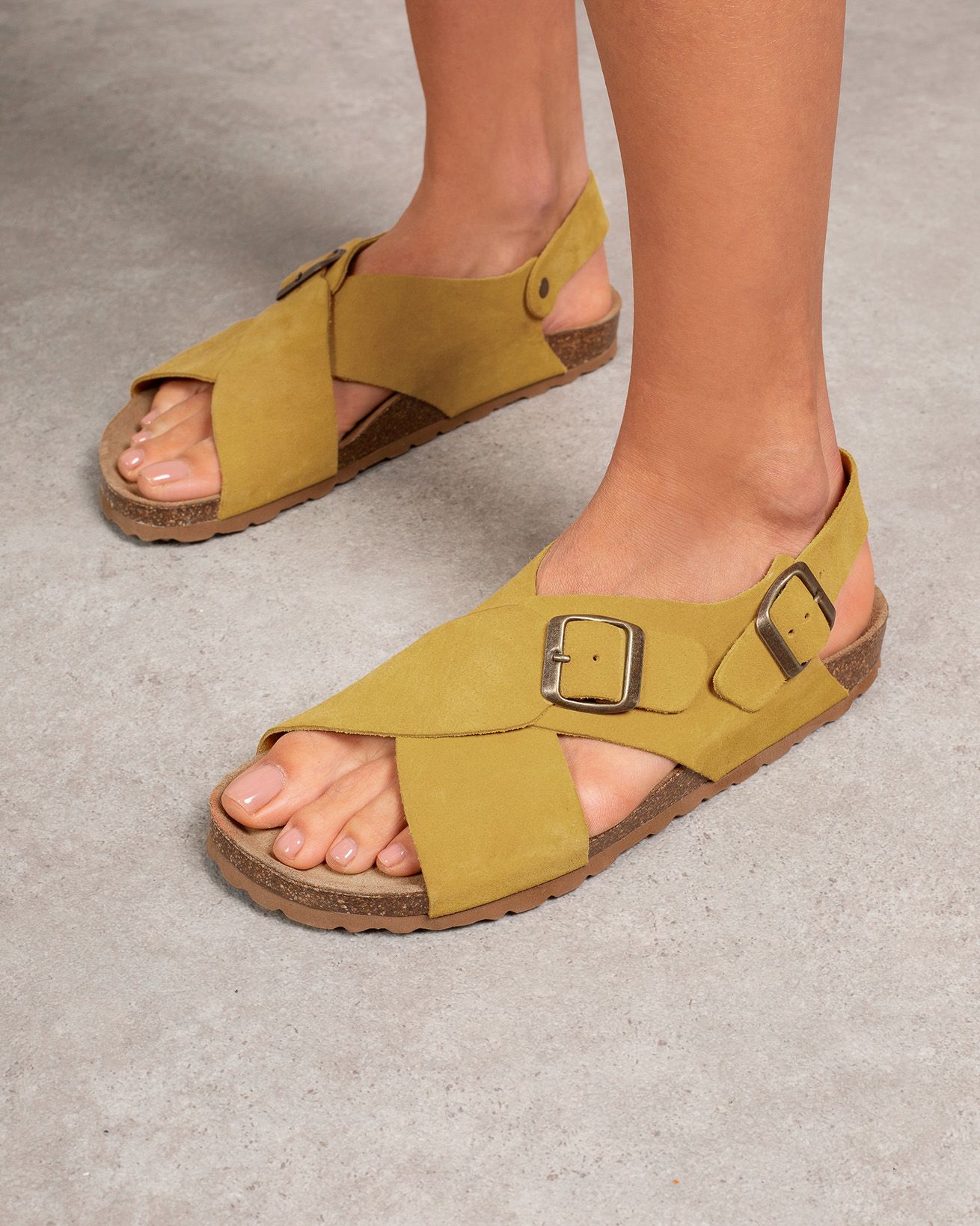 Sandales à boucle croisée