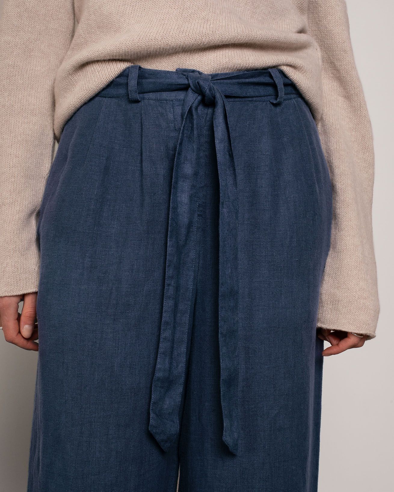 8656_Self_Tie_Wide_leg_Trousers_dark_Navy_002_WEB.jpg