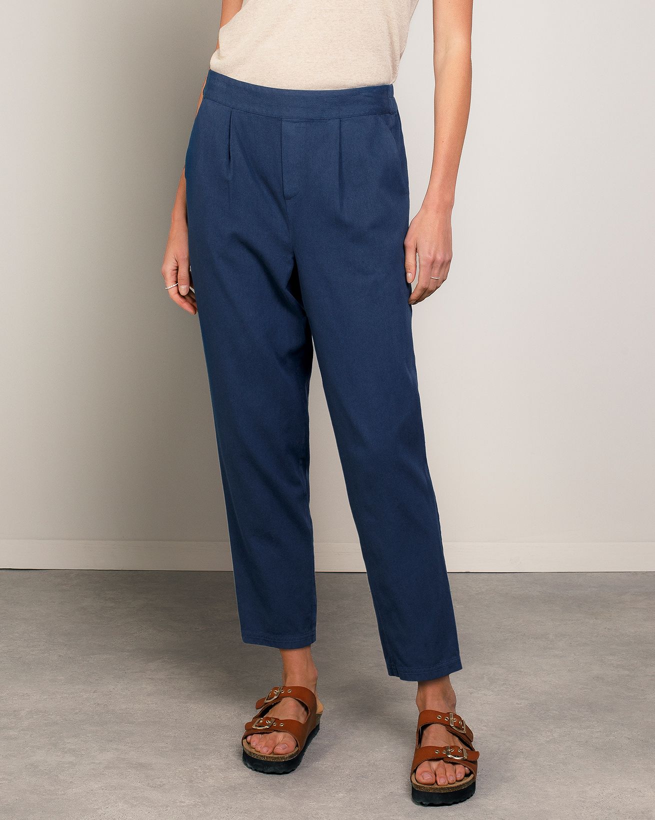 8657_twill-tapered-trousers_navy-796-crop_WEB.jpg