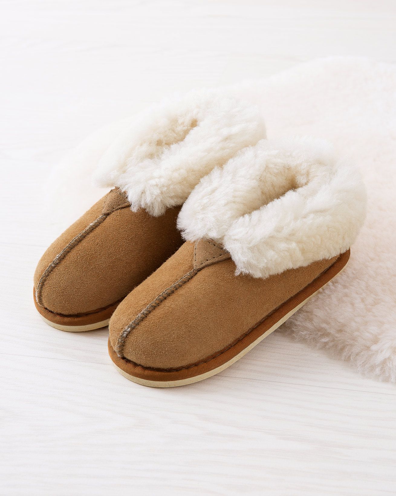 2460_kids-bootee-slippers_spice_lifestyle_lfs.jpg