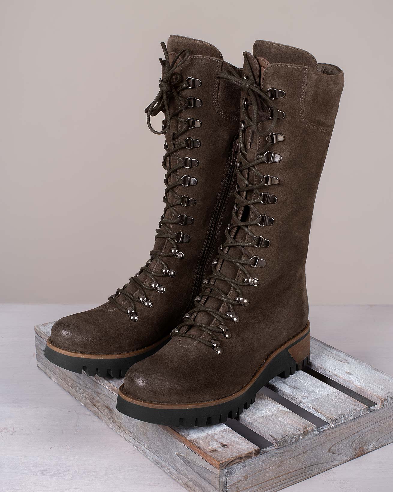 7082_wilderness-boots_tanners-brown_lifestyle_v2_web.jpg