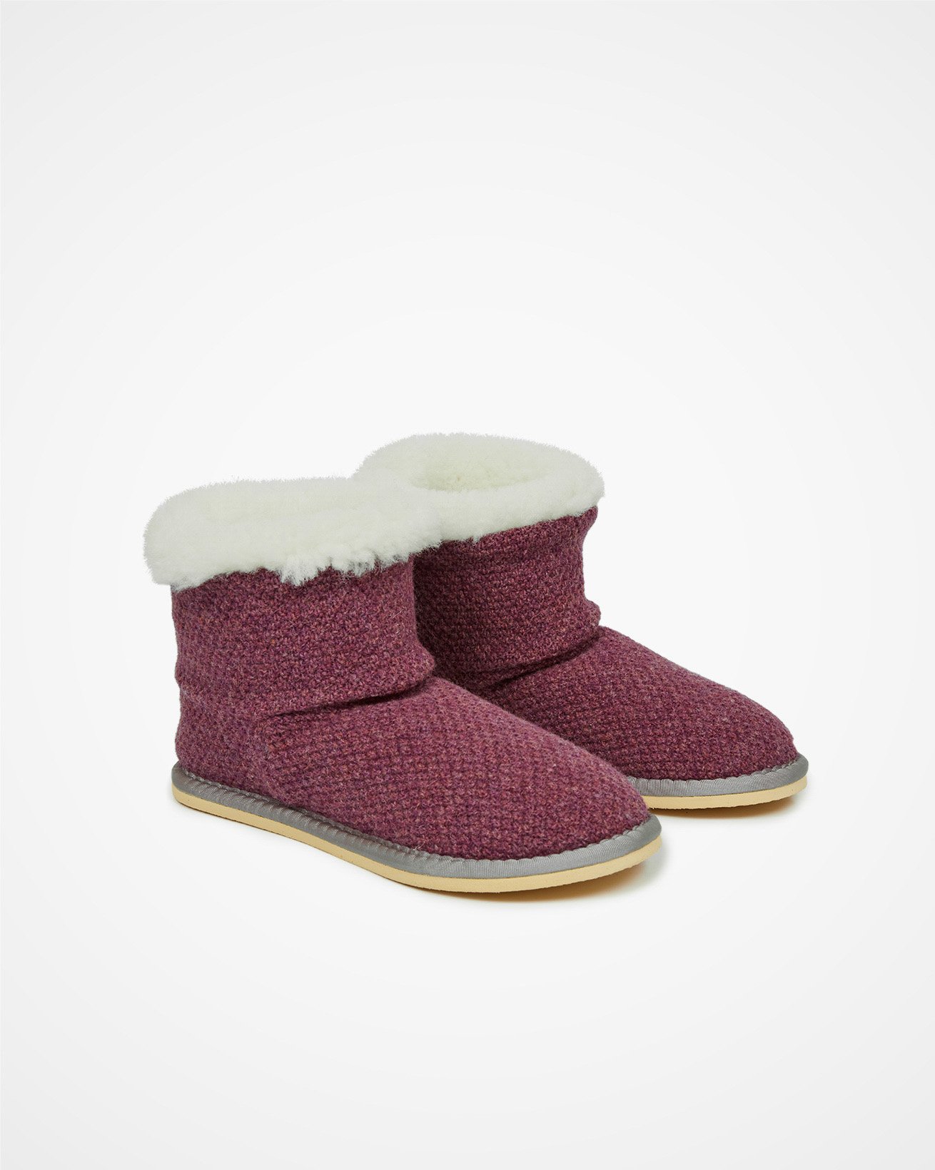 6610_knitted-shortie-slippers_sloeberry_pair_cutout_web.jpg