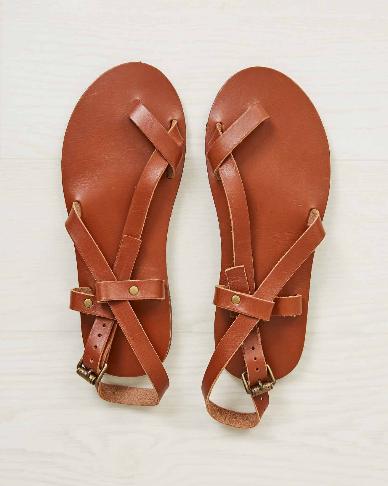 Toe Ring Crossover Sandal / Brown / 6
