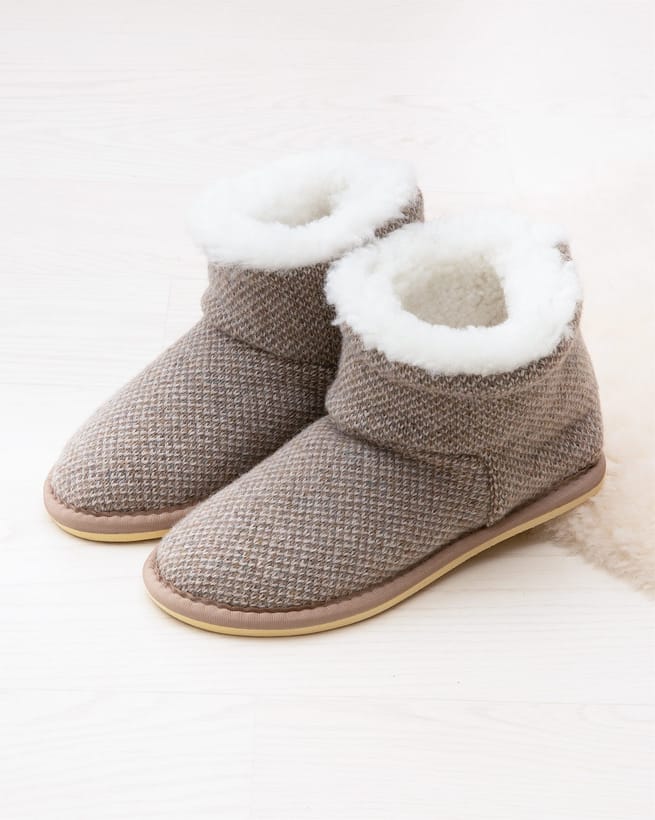 Knitted slipper best sale boots womens